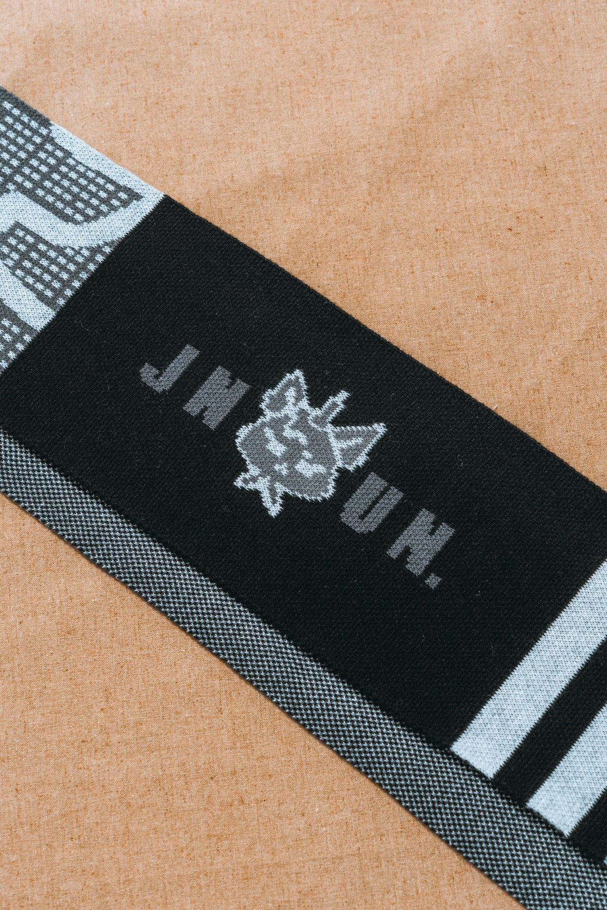 JNUN JACQUARD KNIT SCARF