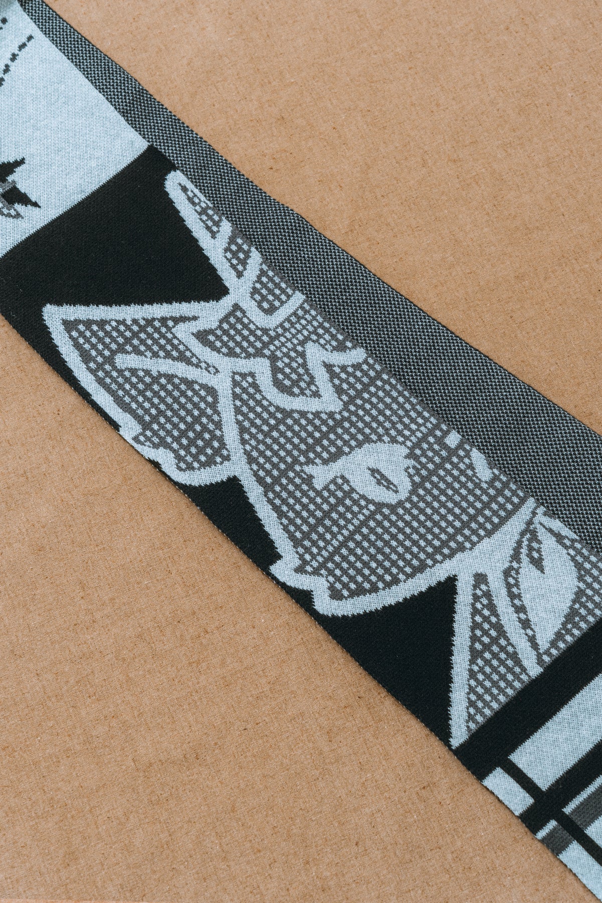JNUN JACQUARD KNIT SCARF