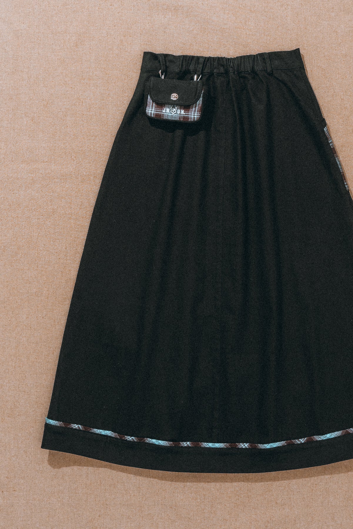 JNUN CHECK POCKET MIDI SKIRT