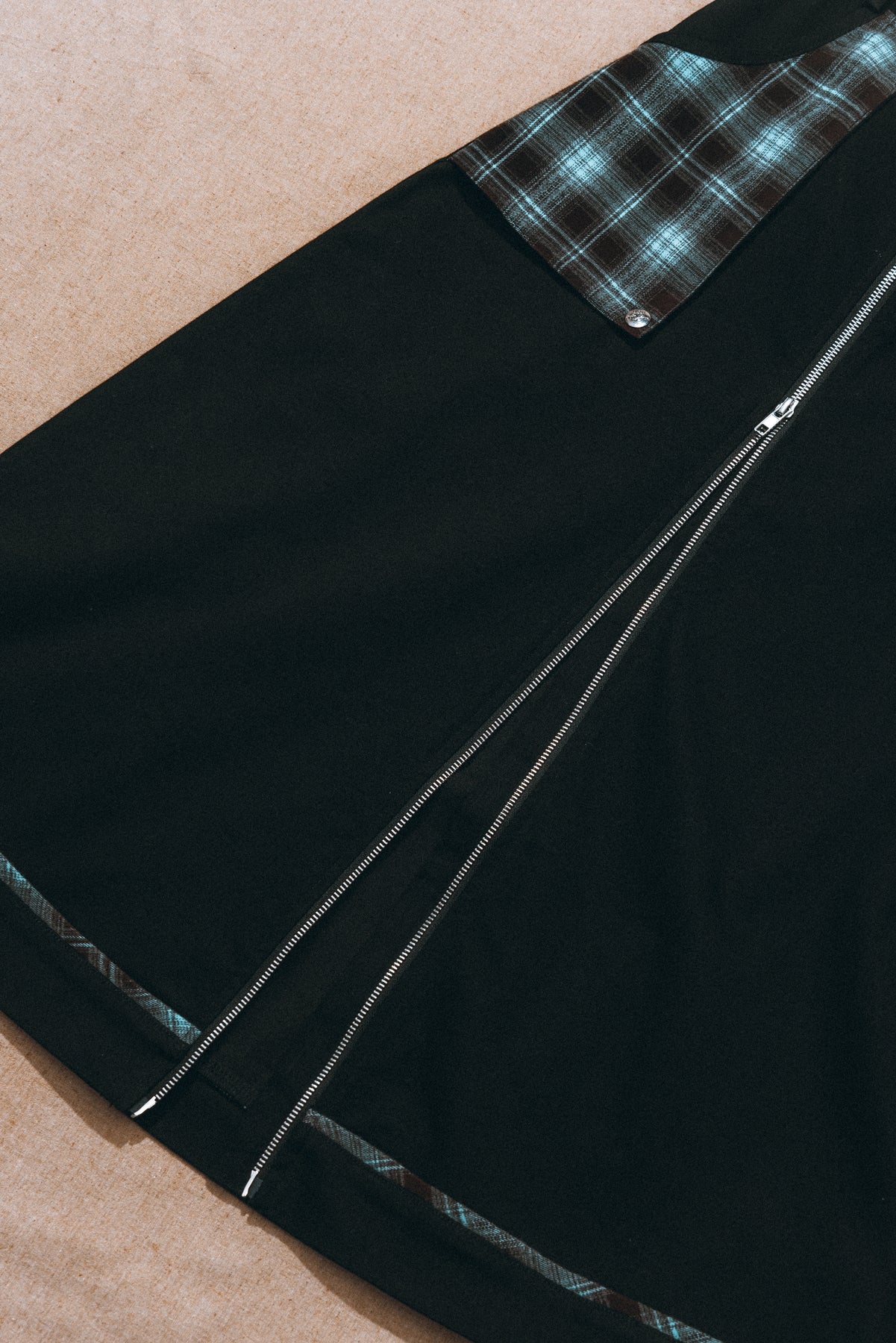 JNUN CHECK POCKET MIDI SKIRT