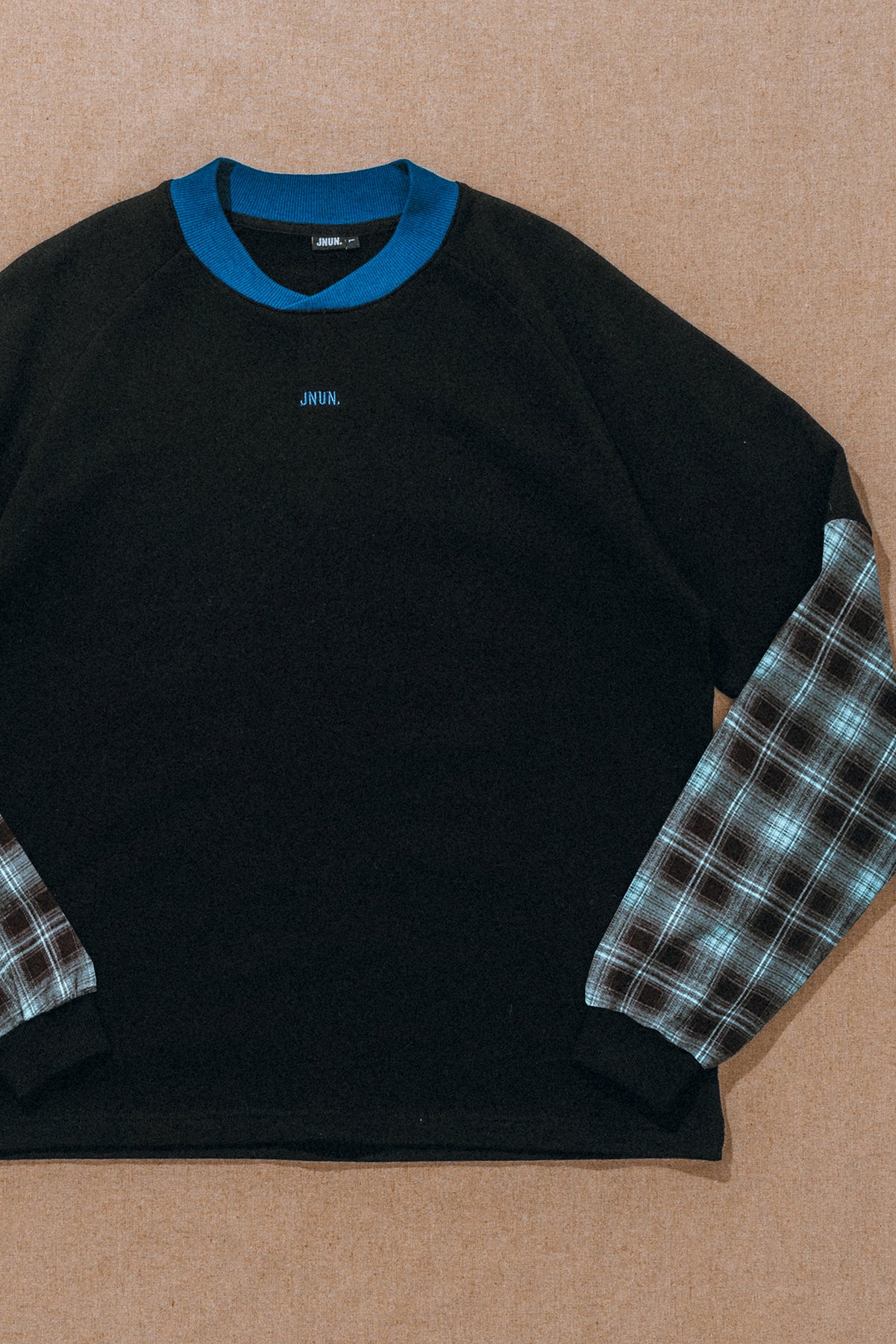 JNUN RAGLAN SLEEVES SWEATSHIRT