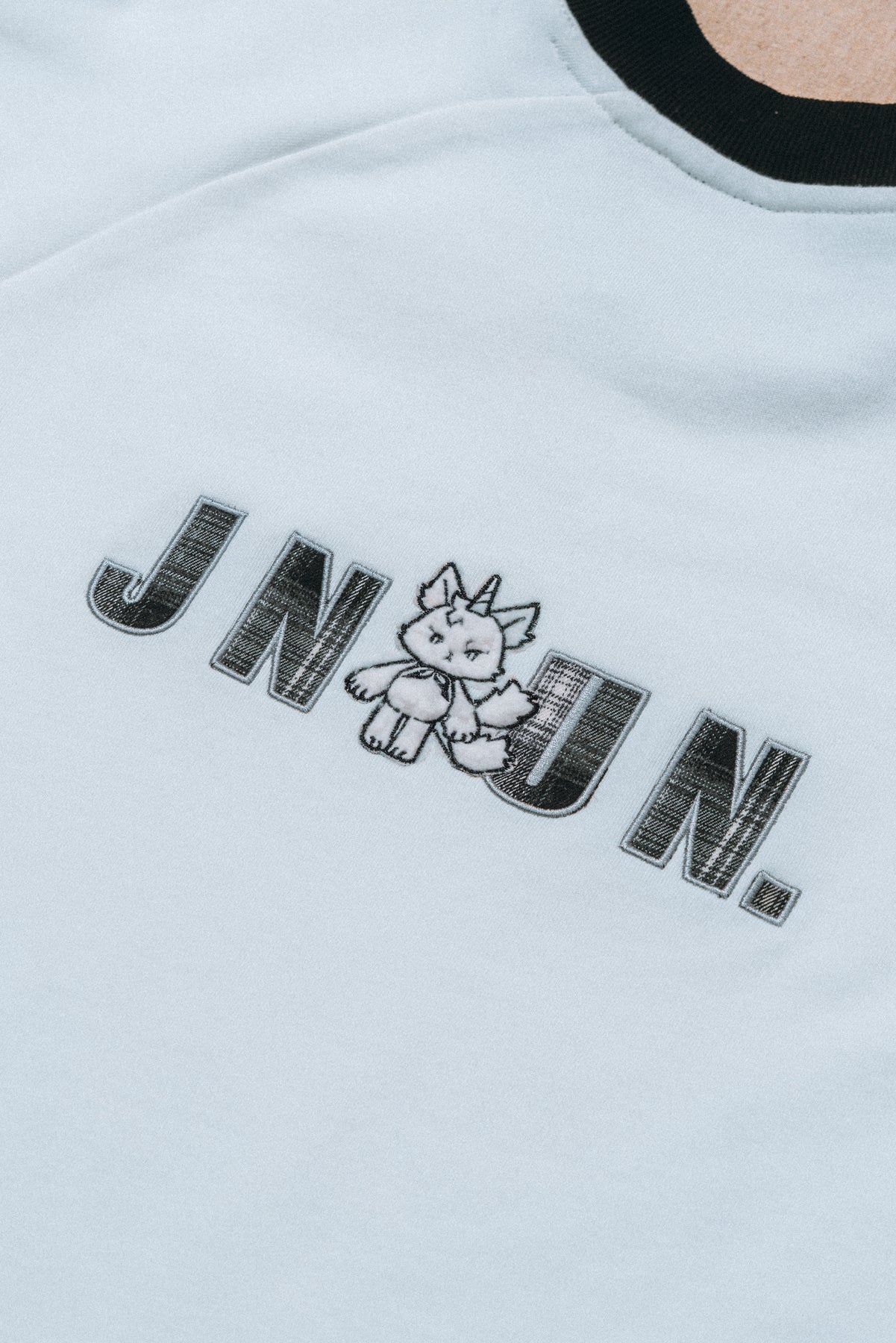 JNUN RAGLAN SLEEVES SWEATSHIRT