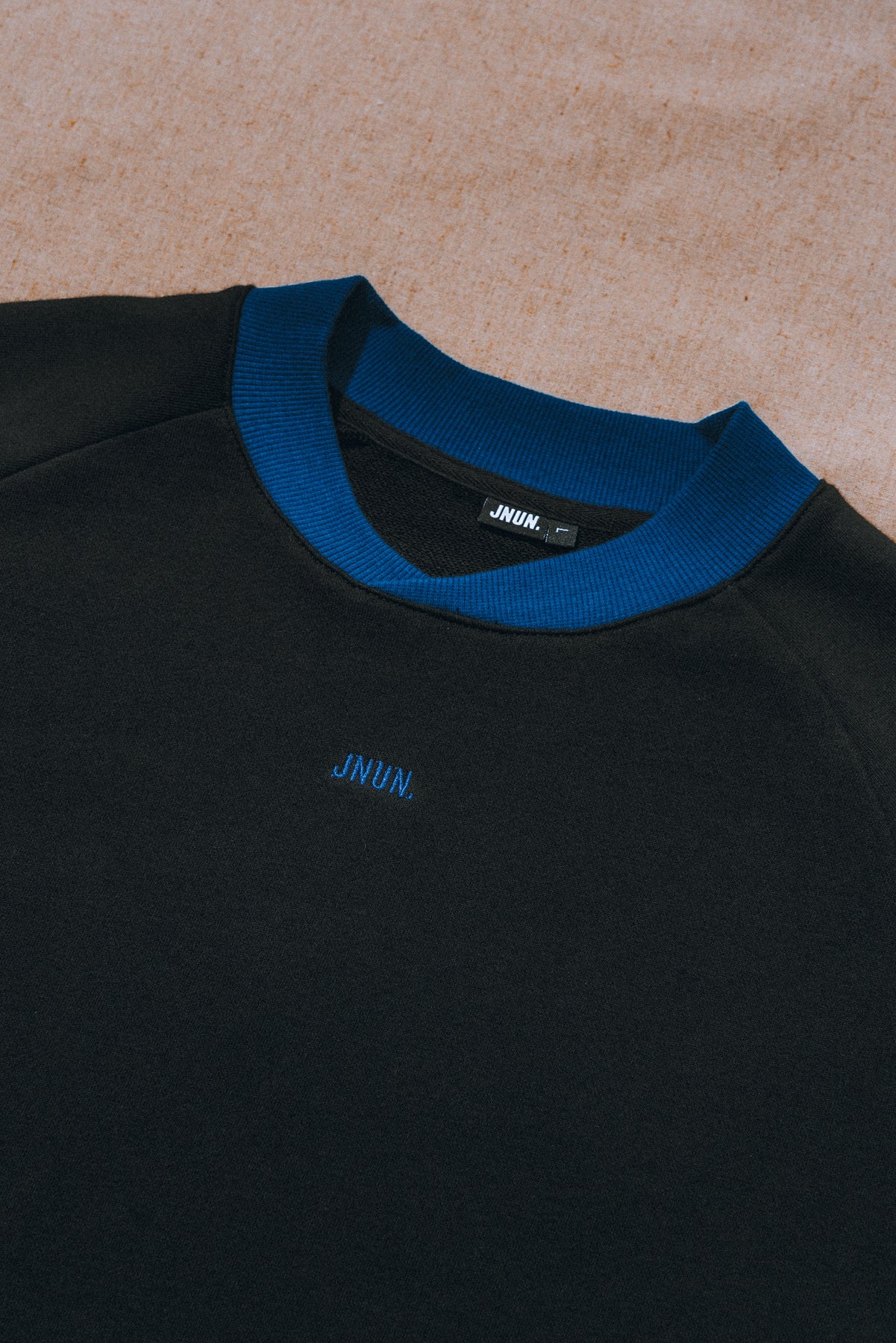 JNUN RAGLAN SLEEVES SWEATSHIRT