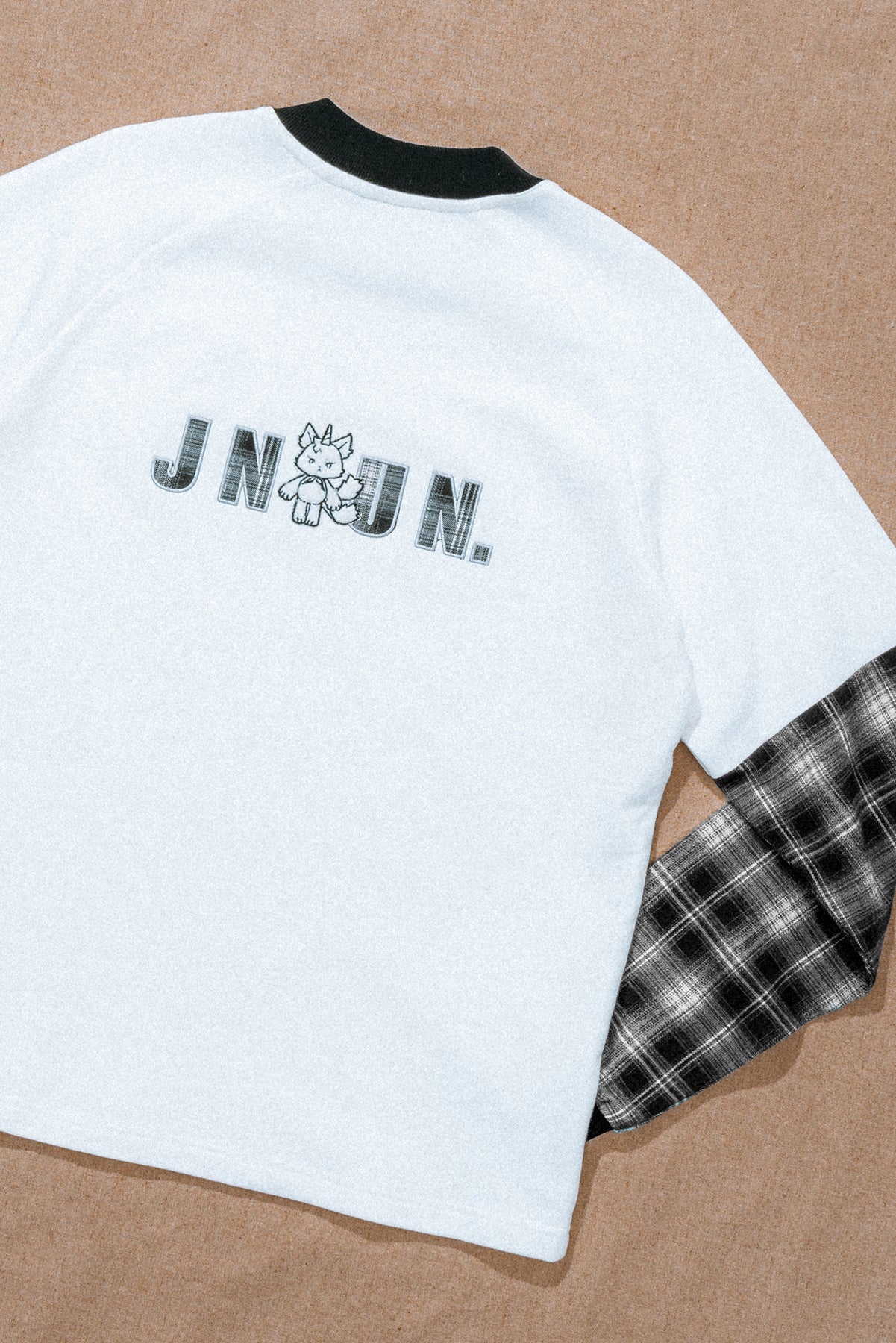 JNUN RAGLAN SLEEVES SWEATSHIRT