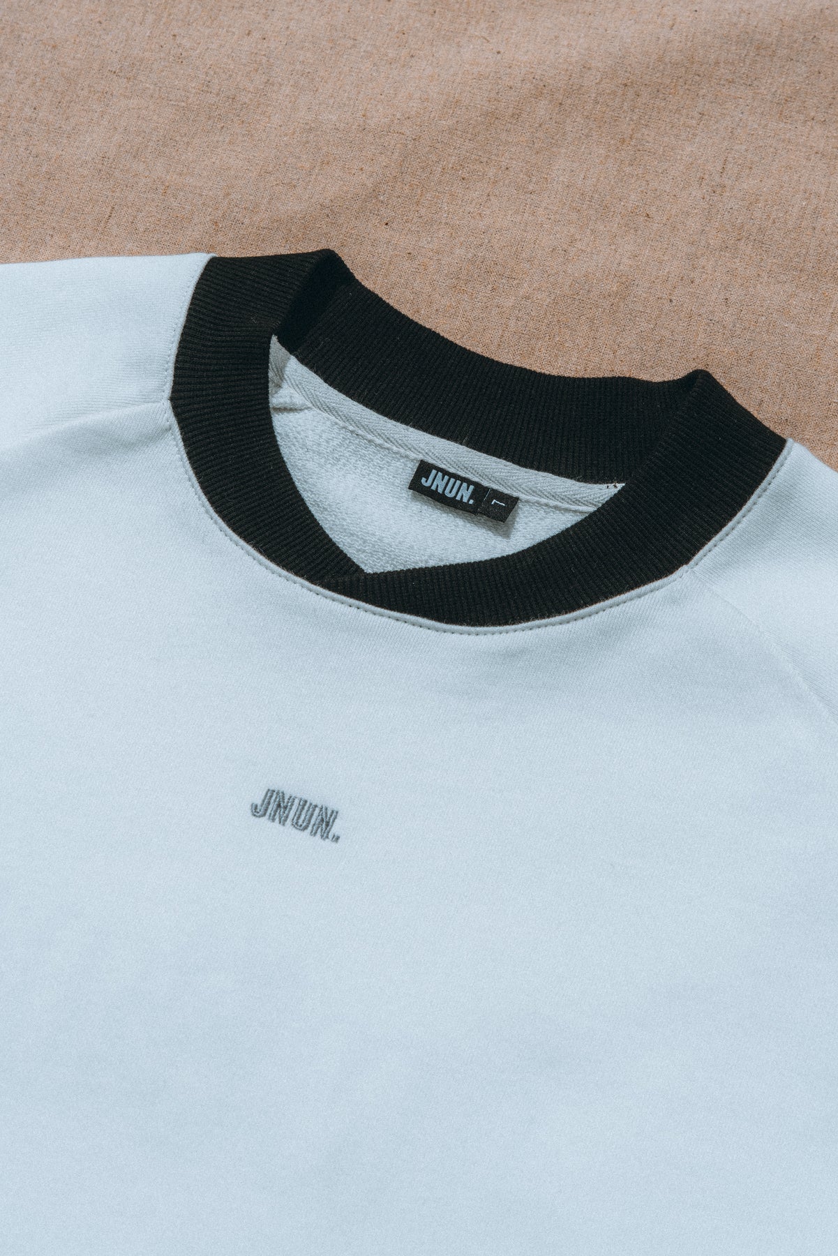 JNUN RAGLAN SLEEVES SWEATSHIRT