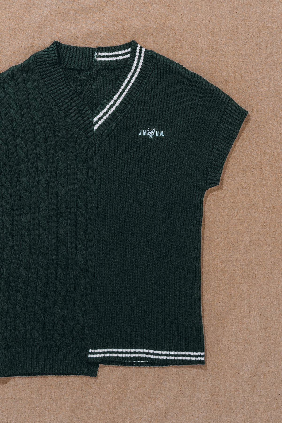 JNUN KNIT SWEATER VEST