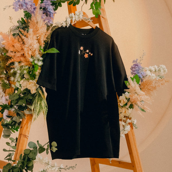 JNUN Floral Embroidery Tee