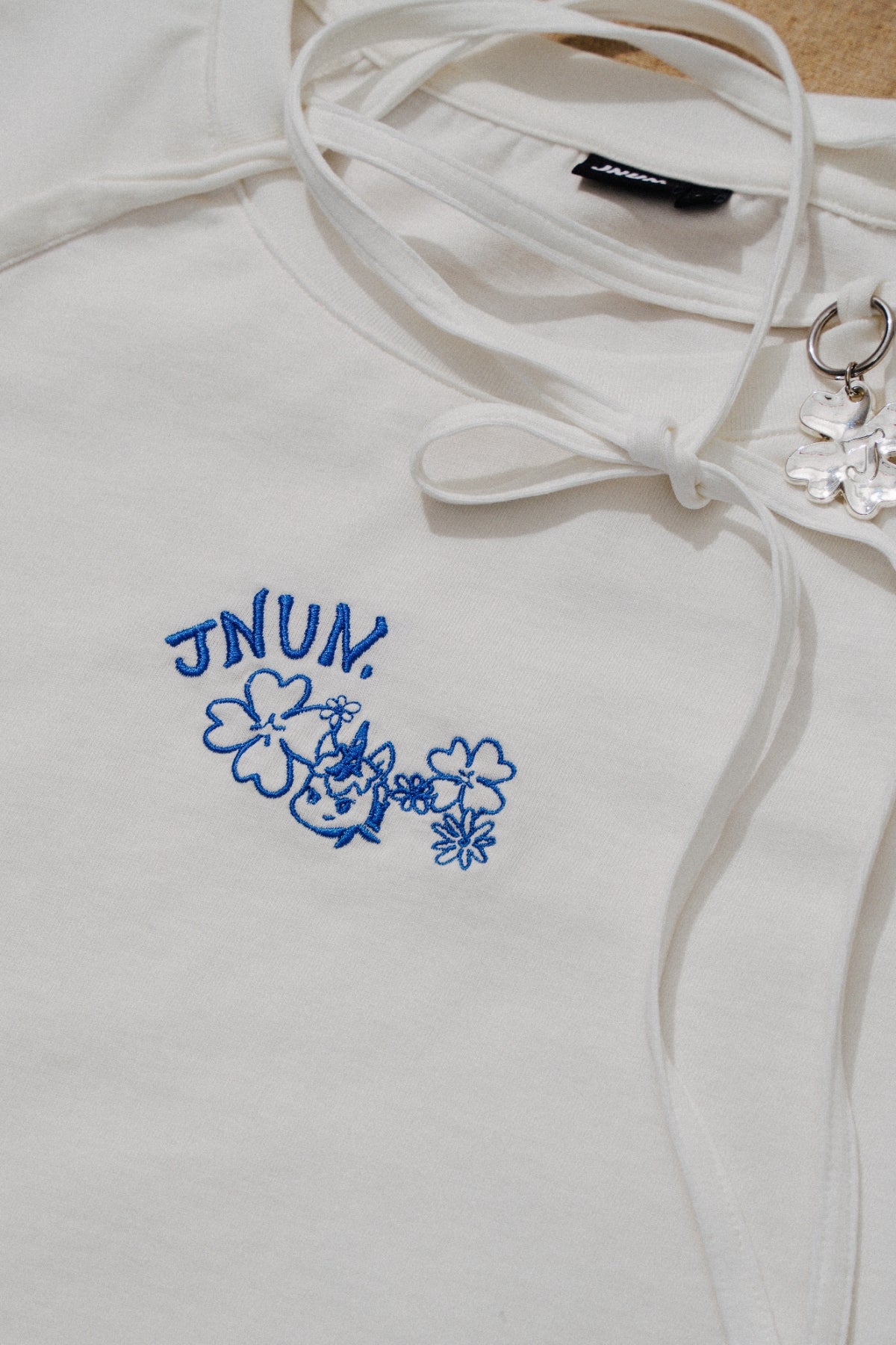 JNUN RAGLAN SLEEVES GRAPHIC TEE