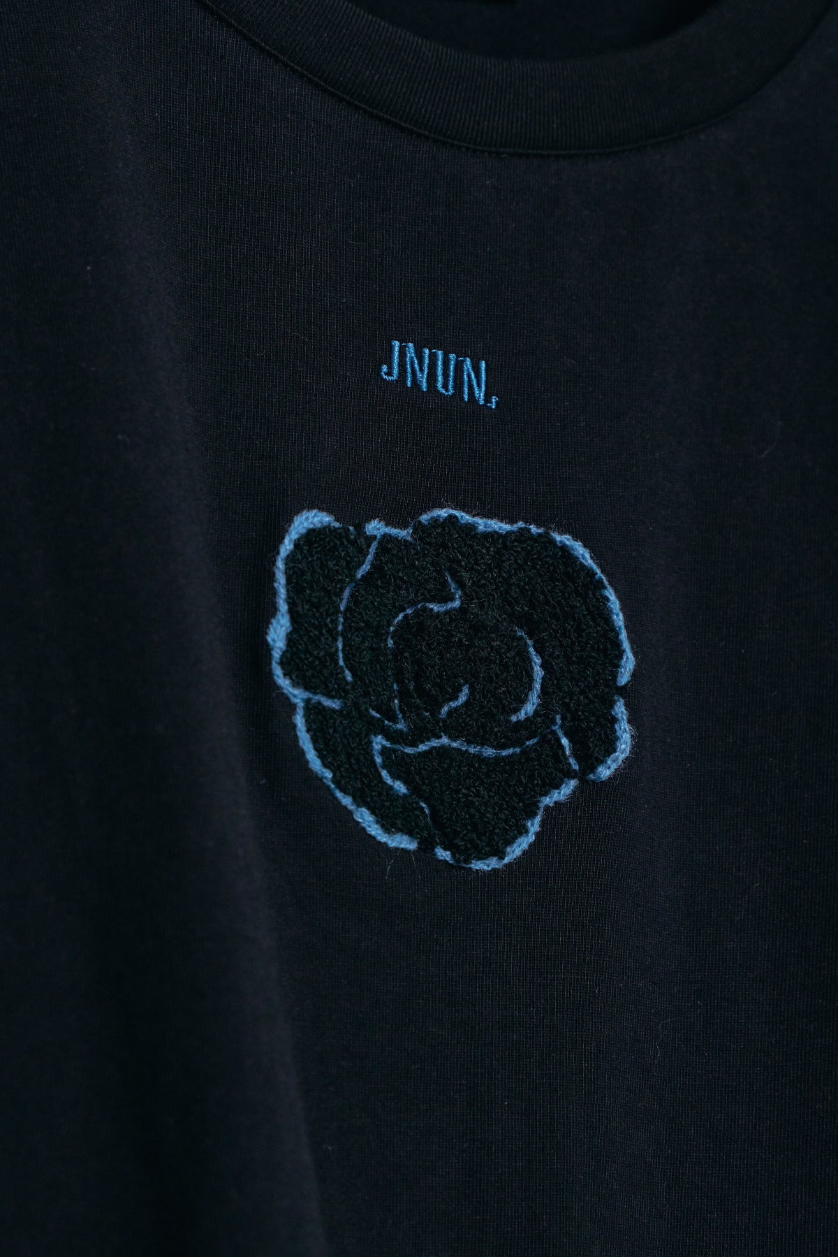 BLOOMING ROSE TEE(Pre-Order)